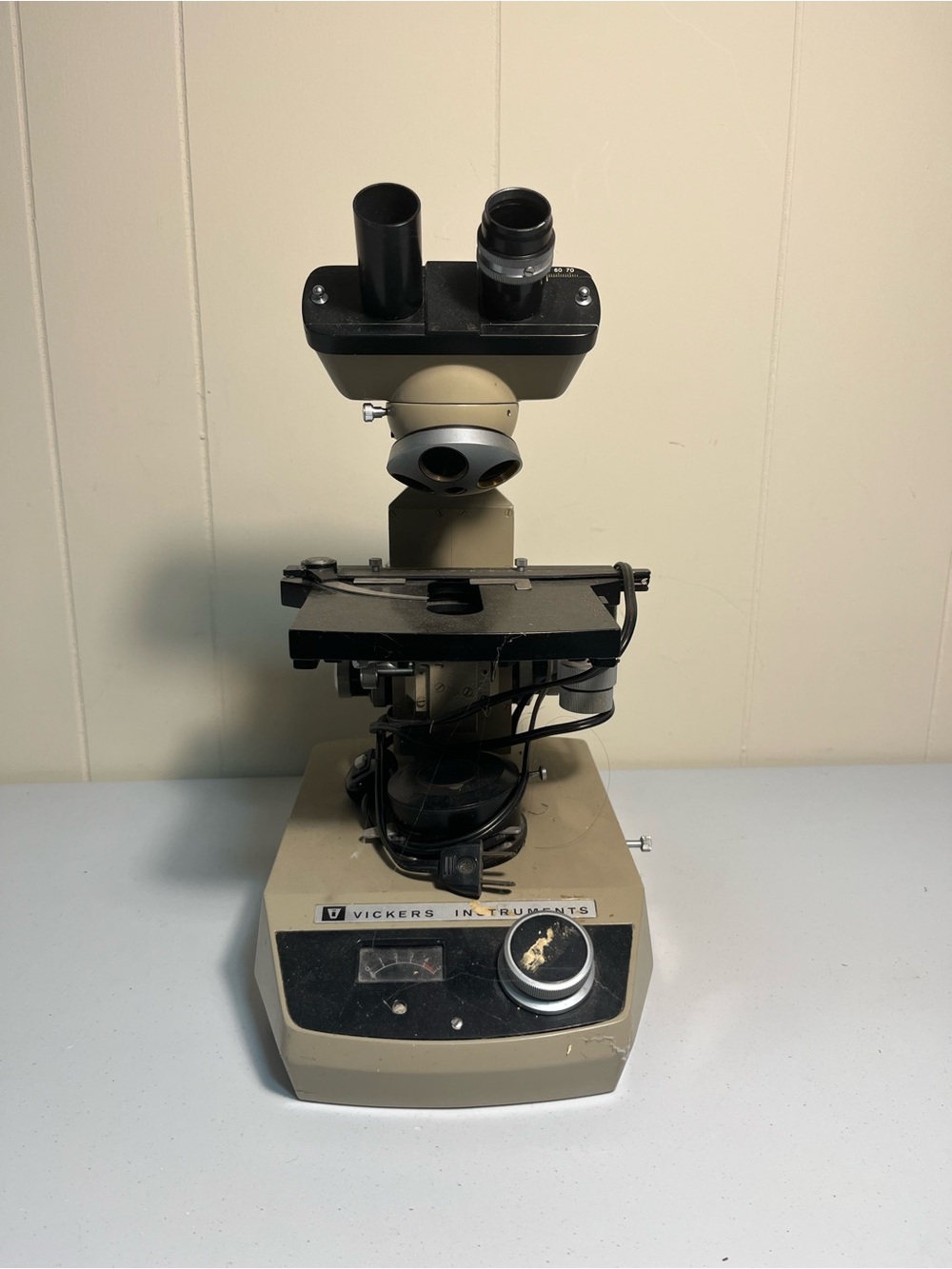 Beige Laboratory Microscope - Professional Optical Microscope - Picture 4 of 4